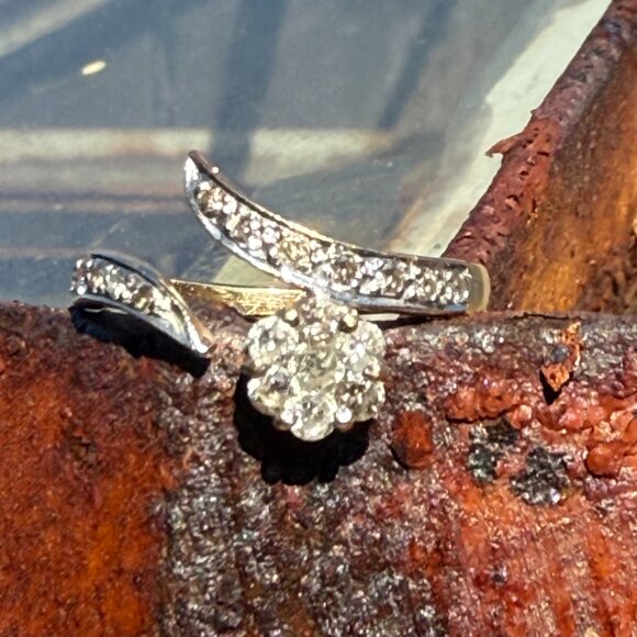 Vintage Genuine Diamond Flower Ring 14k Gold Size: 8 - Picture 3 of 8